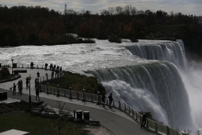 Woman Jumps Into Niagara Falls With 2 Kids