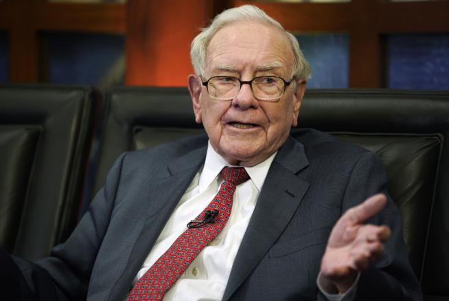 Berkshire's Cash Tops $300B as Buffett Looks for Investments