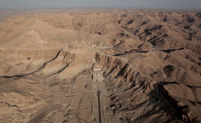 Archaeologists Unearth an Ancient Egyptian Tomb