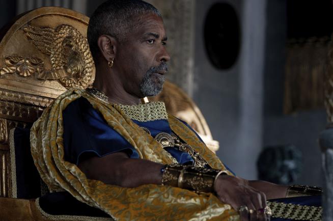 Denzel Washington: My Gay Kiss in Gladiator Got Cut