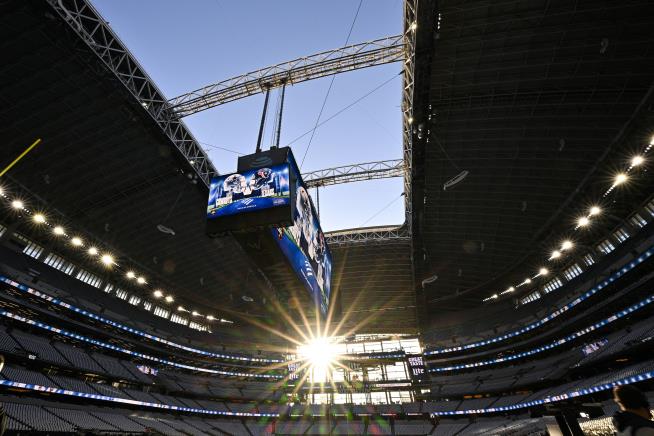 Section of Dallas Cowboys' Roof Falls Onto Field Before Game