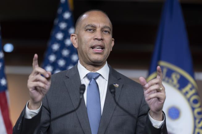 Hakeem Jeffries Keeps His Job as Top House Dem