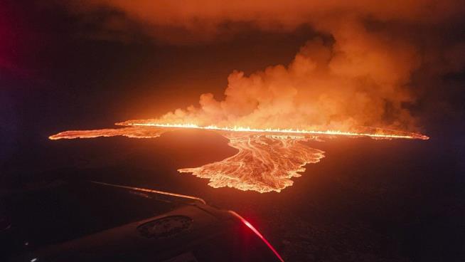 Iceland Volcano Erupts for 7th Time Since December