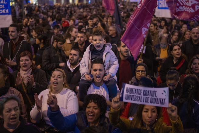 Protesters in Spain Object to Skyrocketing Rents