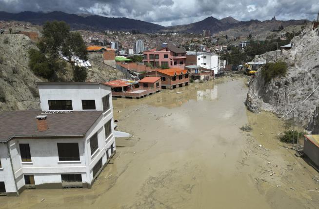 Landslide in La Paz After Heavy Rains Spur Chaos