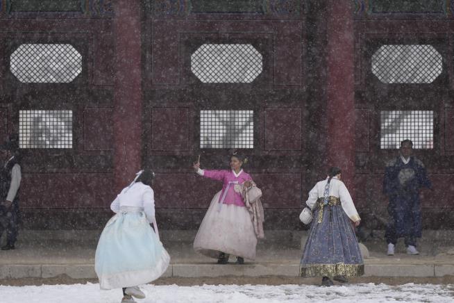 Seoul Sees Biggest November Snowfall in a Century