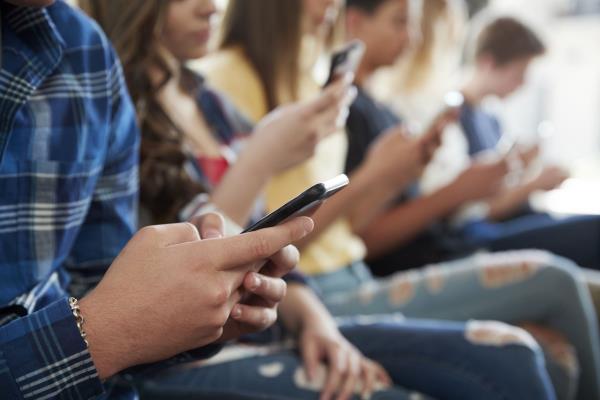 Australia Passes Social Media Ban for Those Under 16