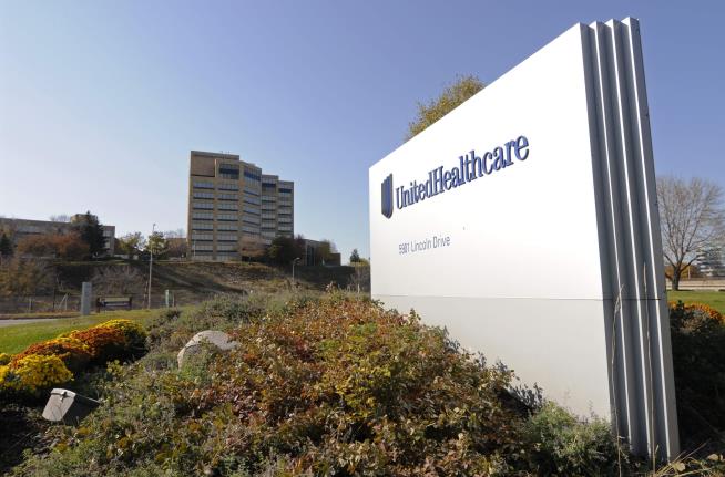 Report: UnitedHealthcare CEO Fatally Shot in NYC