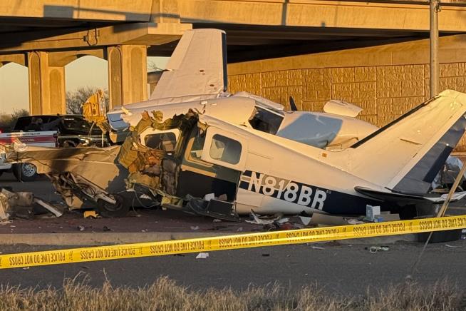 Pilot Survives Crash Onto Texas Highway