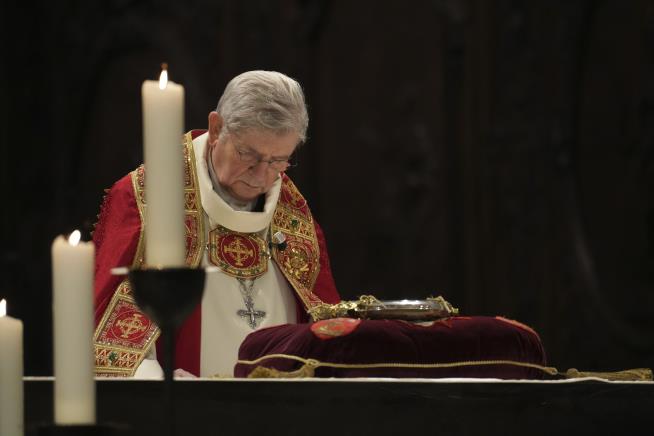 'Crown of Thorns' Returns to Notre Dame Cathedral