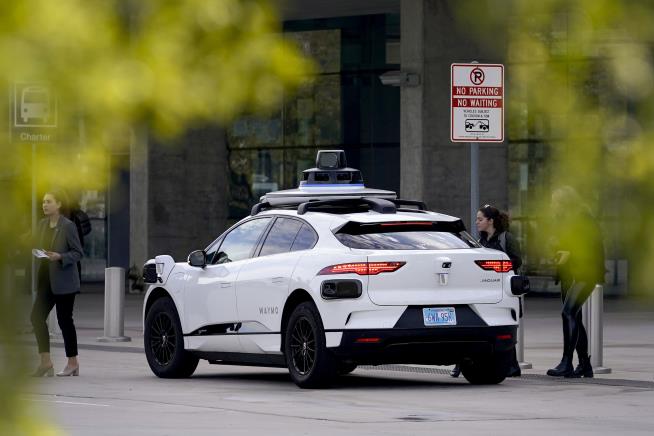 Empty Waymo Robotaxi Can't Escape a Roundabout