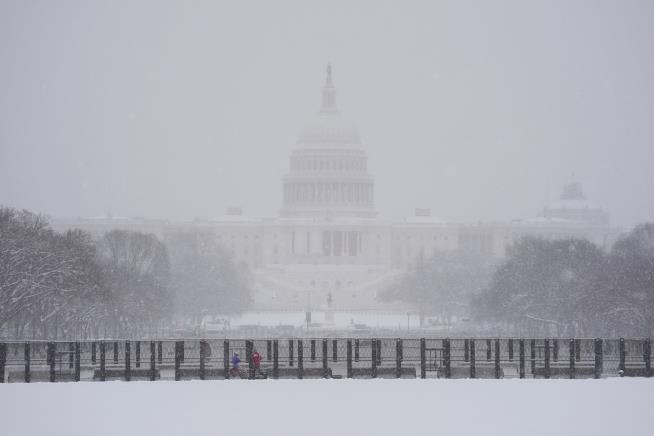 Big Winter Storm Plows Into Mid-Atlantic