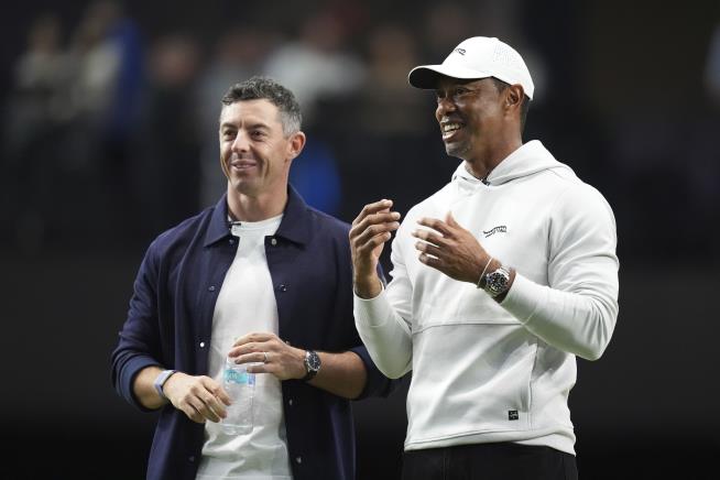 Woods, McIlroy Launch High-Tech Indoor Golf League