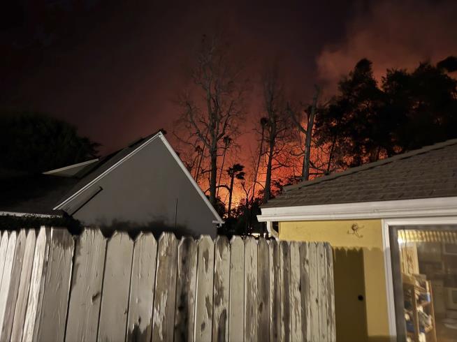 Dad-Daughter Duo Tell Neighbors if Houses Survived