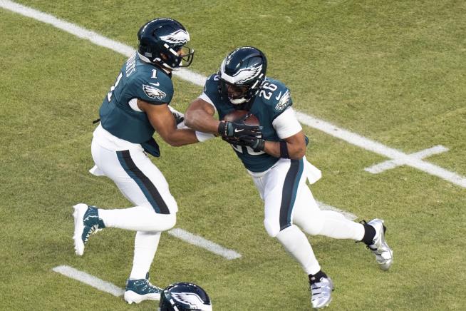 Eagles Star Foiled Bettors With Decision to Slide