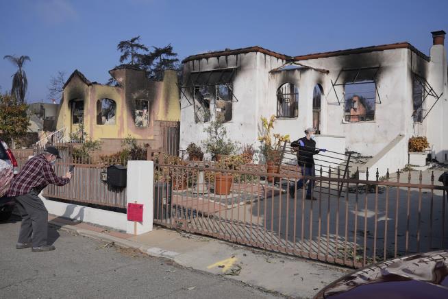 High Winds Fuel New Wildfires in Southern California