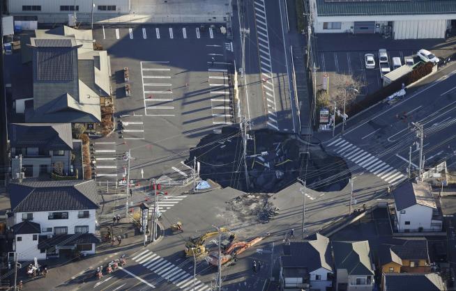 Truck Driver Has Been Trapped in Sinkhole for Days