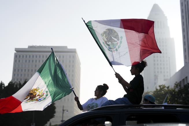 Thousands Protest Mass Deportations, Block Freeway in Los Angeles