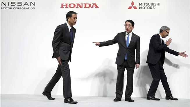 Plan to Create World's No. 3 Automaker Takes a Turn