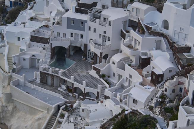 Frequent Earthquakes Rattle Santorini, Spark Evacuations. Precautions