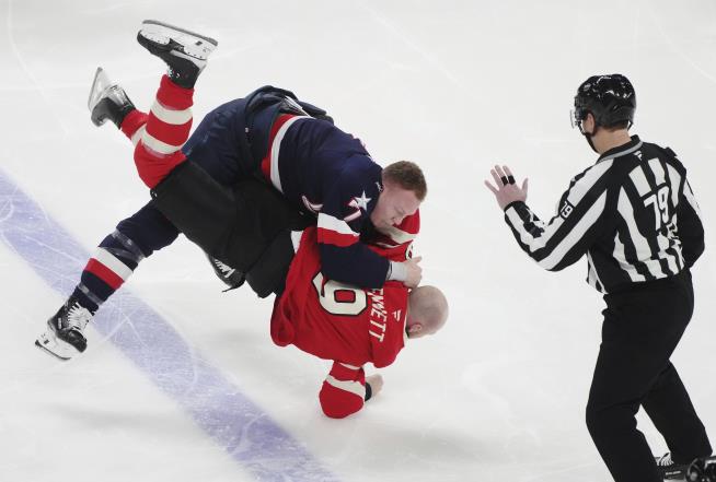 US, Canadian Teams Fight 3 Times in 9 Seconds