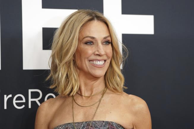 FCC Chair Thanks Sheryl Crow for Ditching Her Tesla