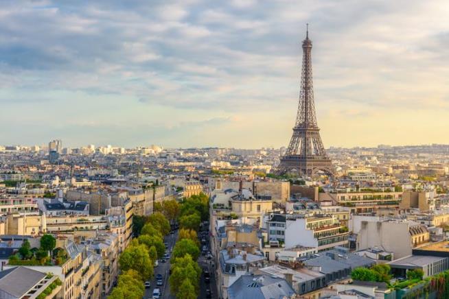 US Teen in Custody in Paris After Death of Newborn