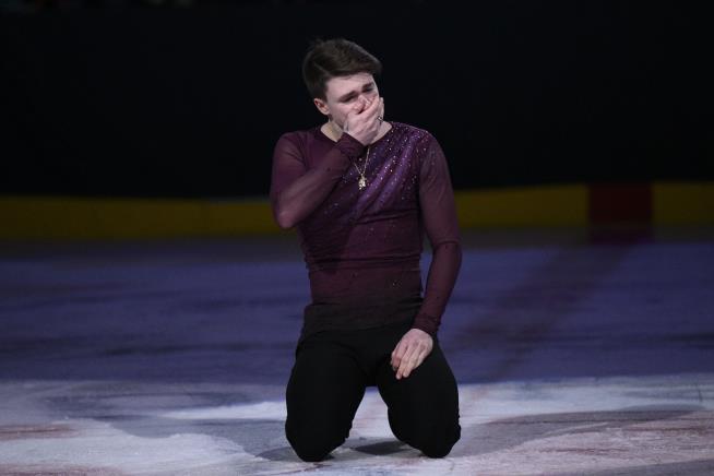 US Figure Skating Stars Honor Crash Victims