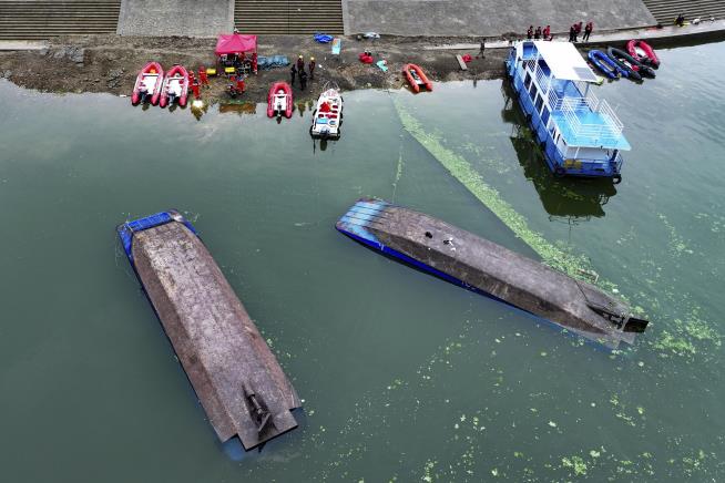 Sudden Storm Capsizes 4 Boats on China River, Killing 9