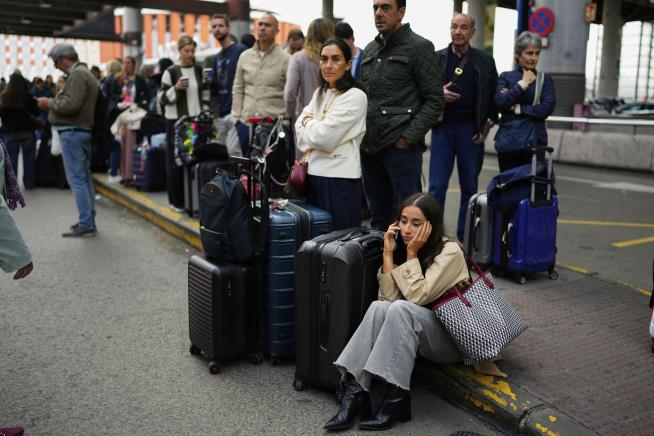 10K Stranded as Cable Theft Halts Spain's Trains