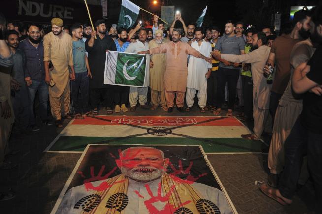India Fires Missiles Across Pakistan Border