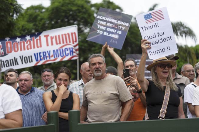 First Group of White South African Refugees on Way to US