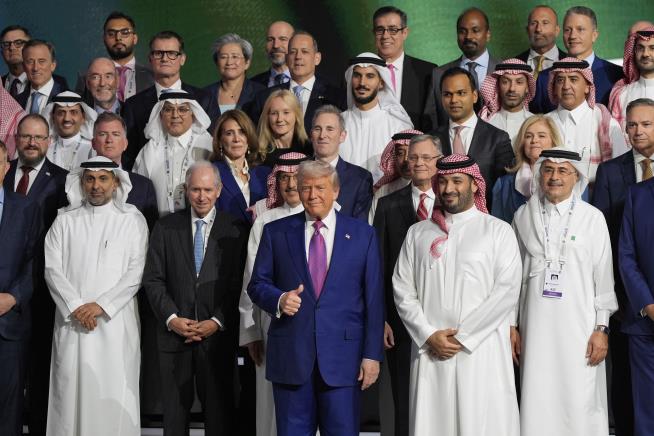 Trump: I'm Lifting Sanctions on Syria