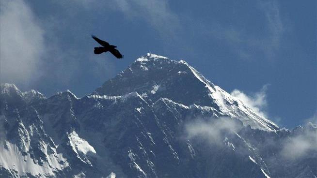 They Want to Climb Everest in a Week—With a Xenon Boost