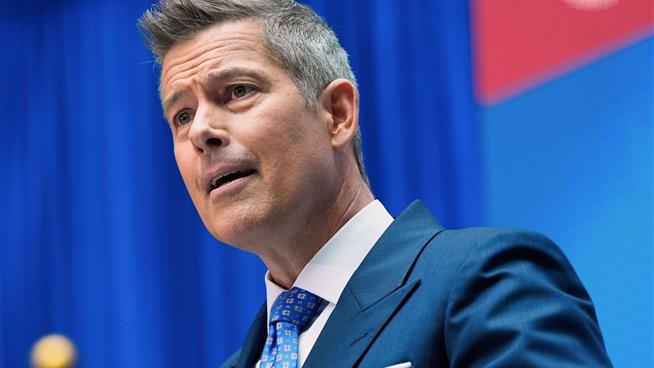 Transportation Secretary Moved Wife Off Newark Flight