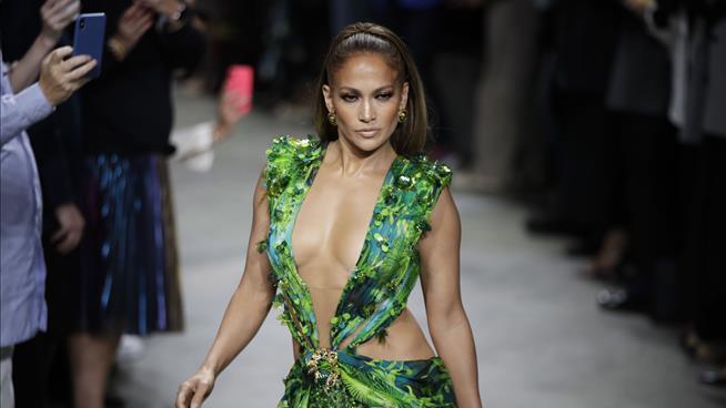 JLo Needed Stitches After AMA Rehearsal Mishap