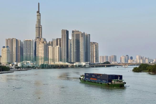 Vietnam, Under Tariff Pressure, OKs $1.5B Trump Development