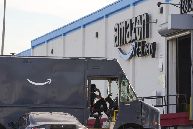 Mobsters Stole $83M in Amazon Cargo: DOJ