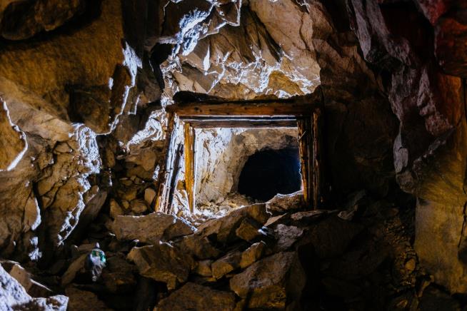 Rescue Continues for Hundreds Stuck in South African Mine