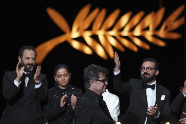 Iranian Dissident Wins Top Prize at Cannes