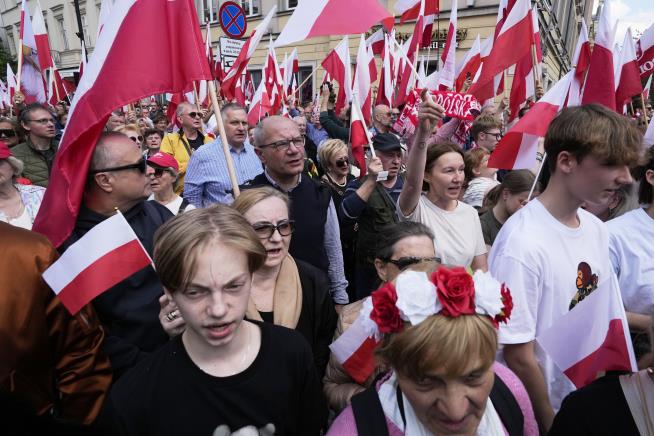 Dueling Rallies Lay Out Competing Visions for Poland