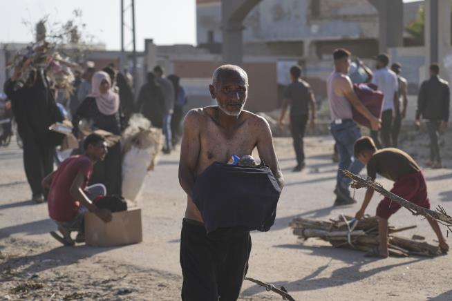 Chaos Erupts at New Gaza Food Center
