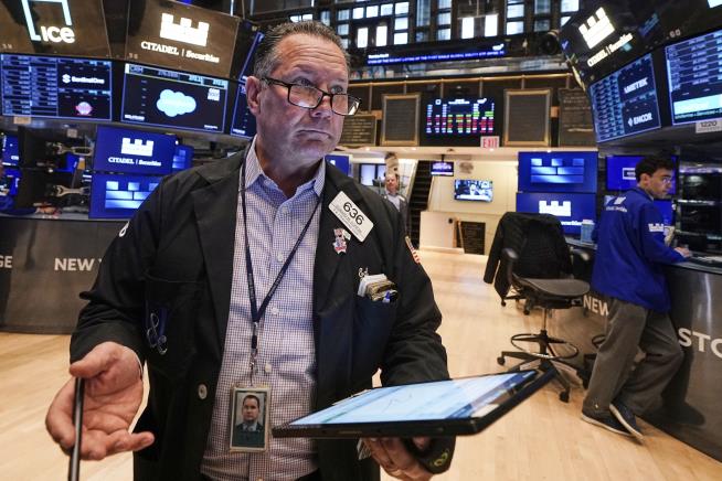 Wall Street Rallies, Then Loses Steam After Tariff Ruling