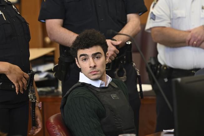 Mangione to Judge: Take Off the Handcuffs