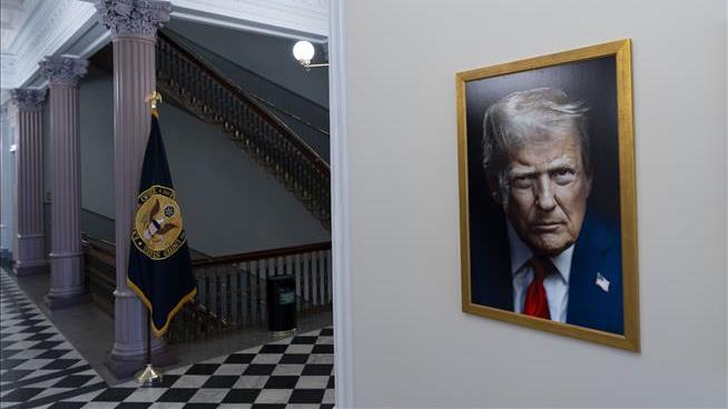 New Trump Portrait Breaks With Tradition