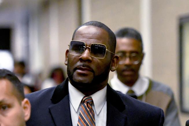 R. Kelly: Prison Officials Are Trying to Have Me Killed