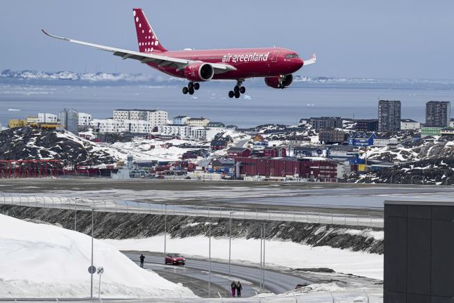 Direct Flights Again Connect US, Greenland
