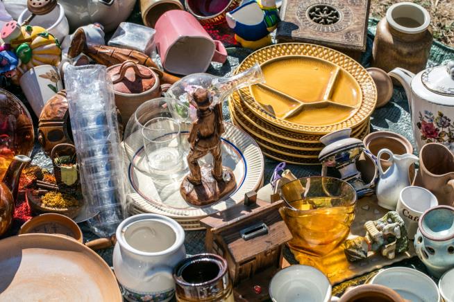 Are Bin Stores 'Amazing' or 'Crap'? One Writer Weighs In