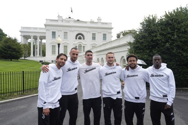 Trump Presses Players Who 'Just Want to Play Football'