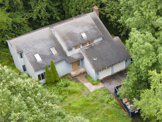 Missing Hoarder Found Dead Among Trash 'Mountains'